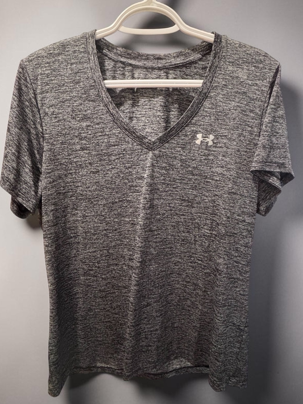 🎉 (XL) Under Armour Women's Heathered Charcoal Gray V-Neck Short Sleeve T-Shirt